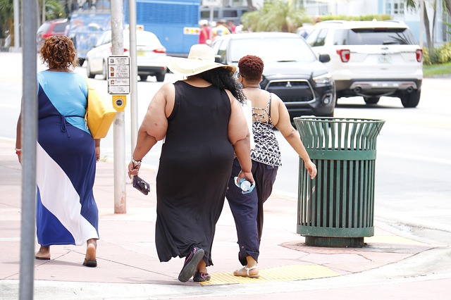 tři obézní ženy